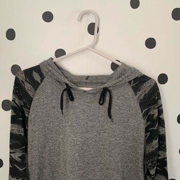 EUC CARON SHIRT W/HOOD SIZE S - Picture 2 of 7